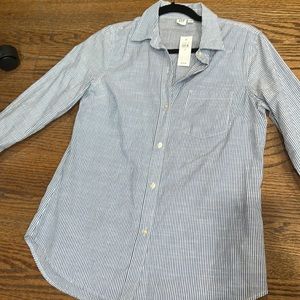 gap new with tags blue and white striped button up
